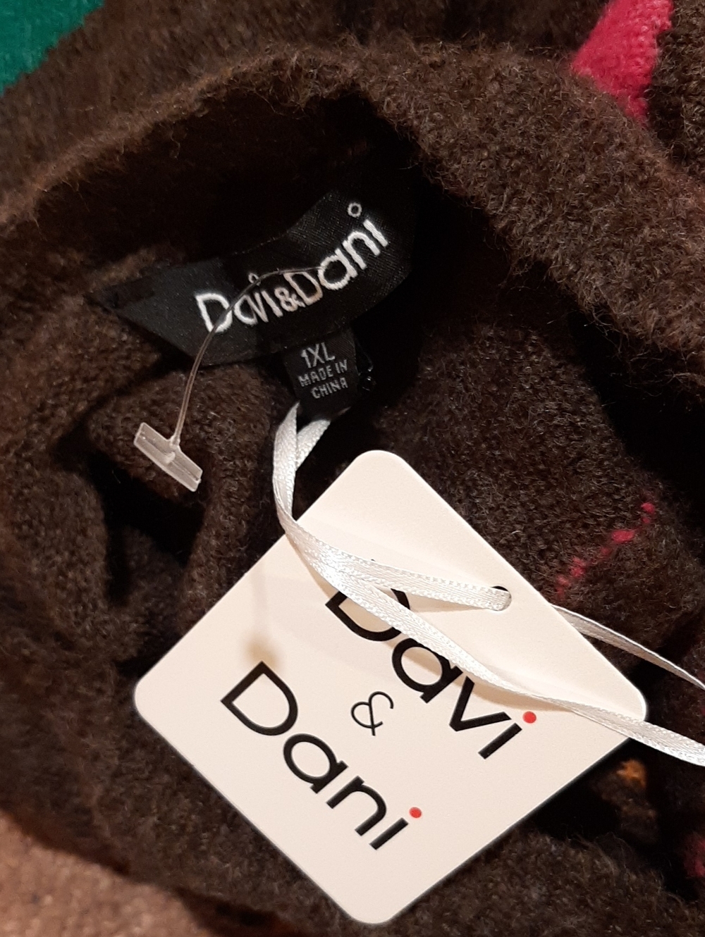 🥀NWT Davi & Dani Brown Smiley-Face Fuzzy Long-Sleeve Sweater (1XL)🥀 - Picture 6 of 7